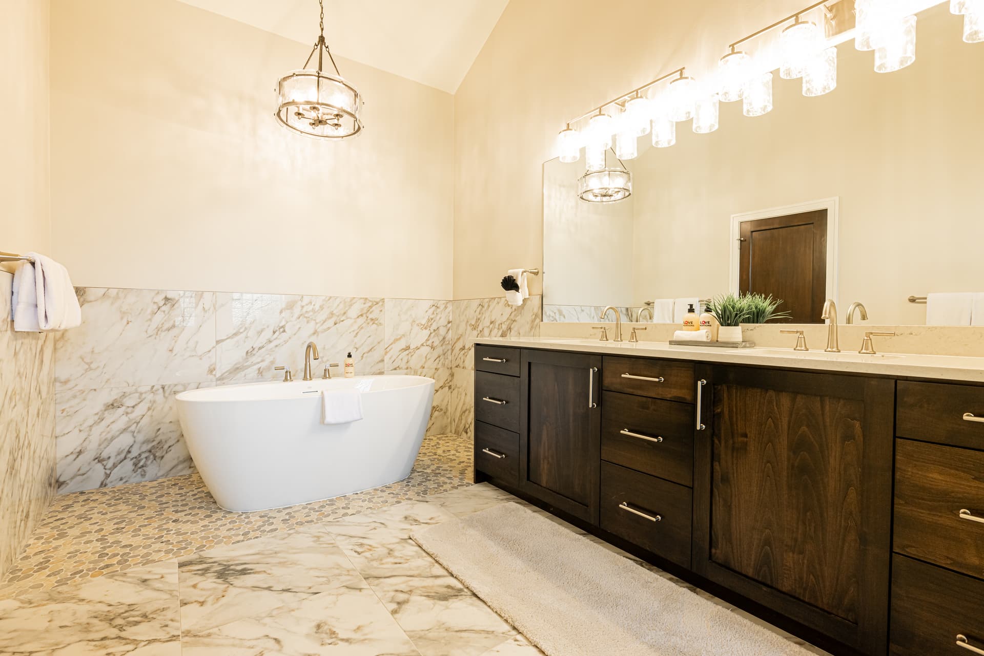 Estate at Gallivan Loop - Image 32