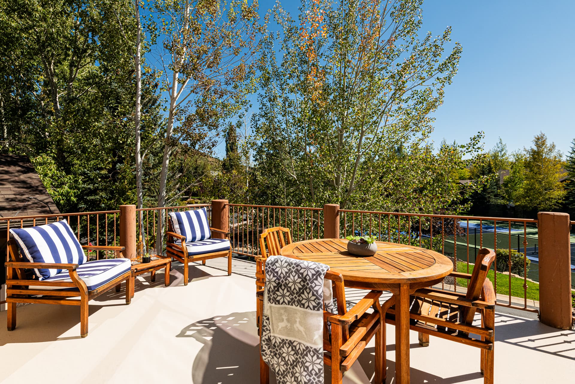 Estate at Gallivan Loop - Image 40