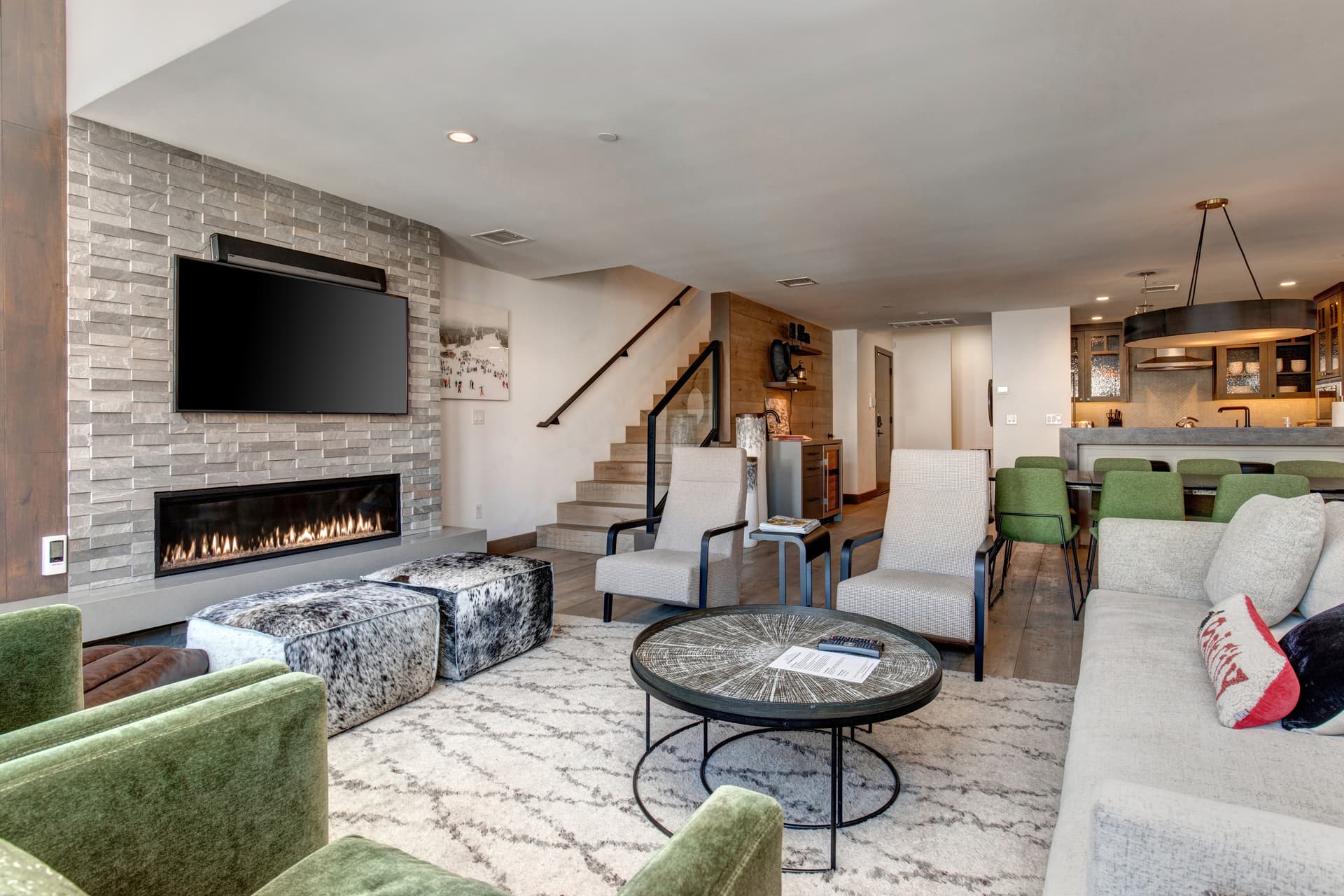 Penthouse on Main E + F - Image 4