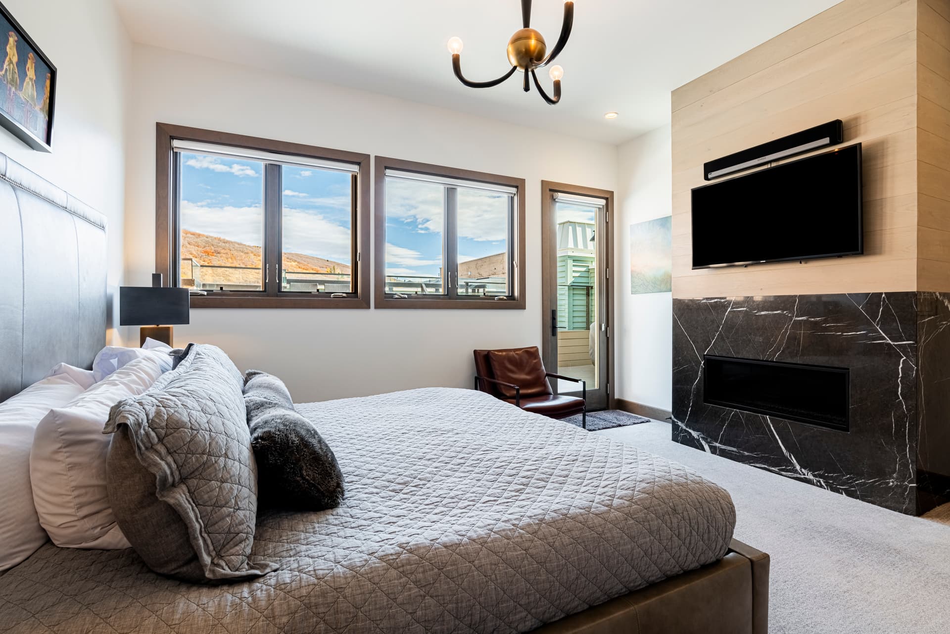 Penthouse on Main E + F - Image 10