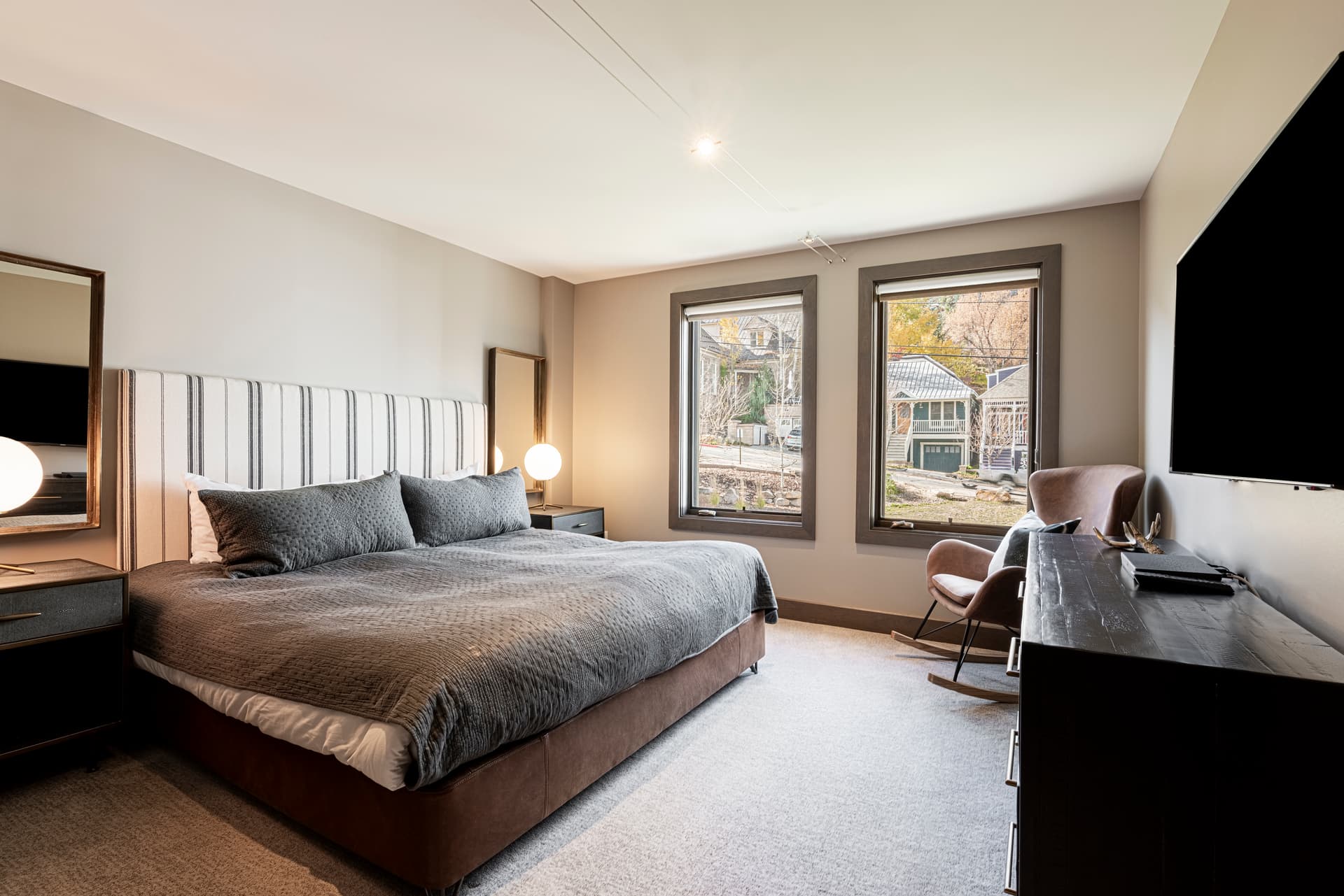 Penthouse on Main E + F - Image 13