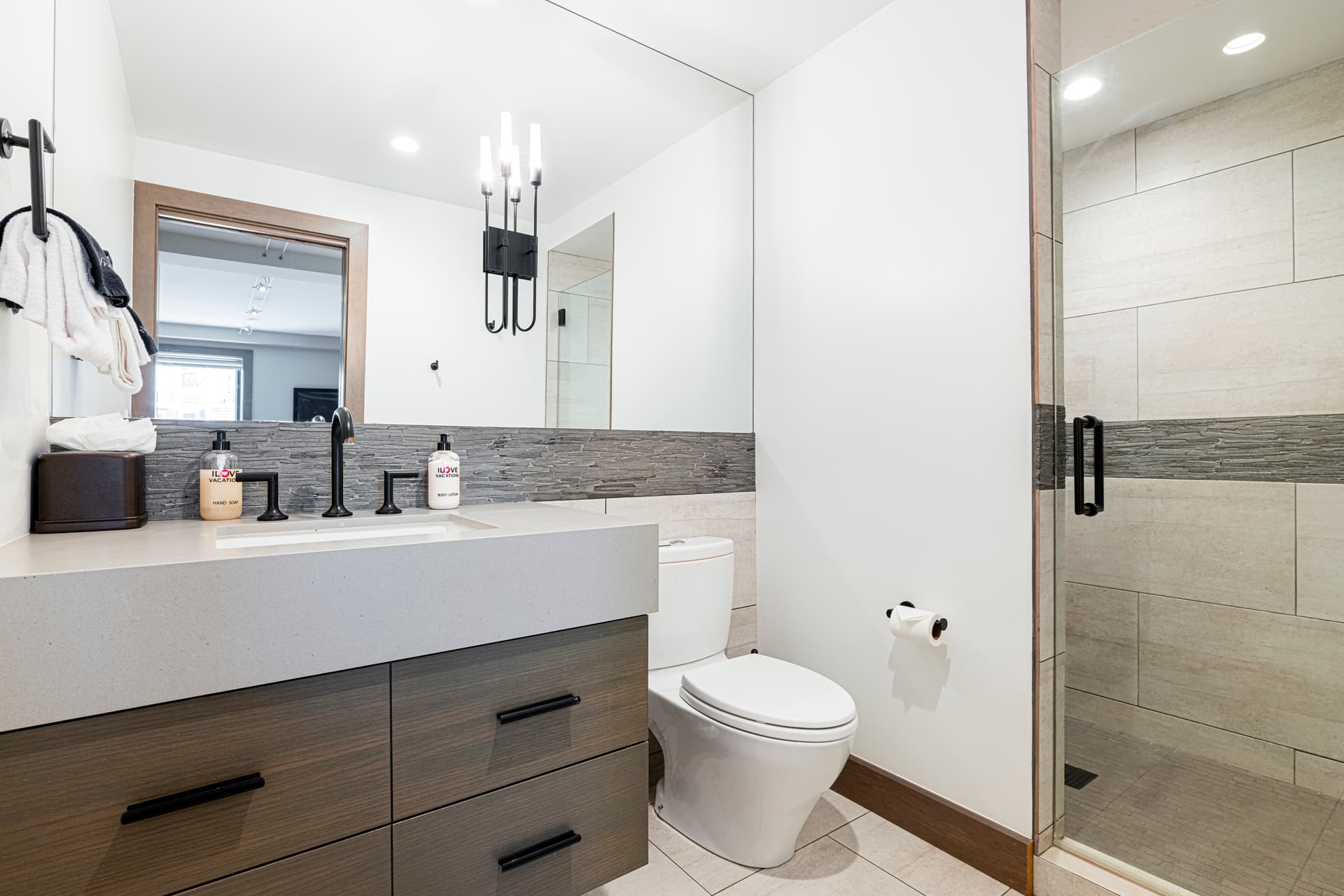 Penthouse on Main E + F - Image 22