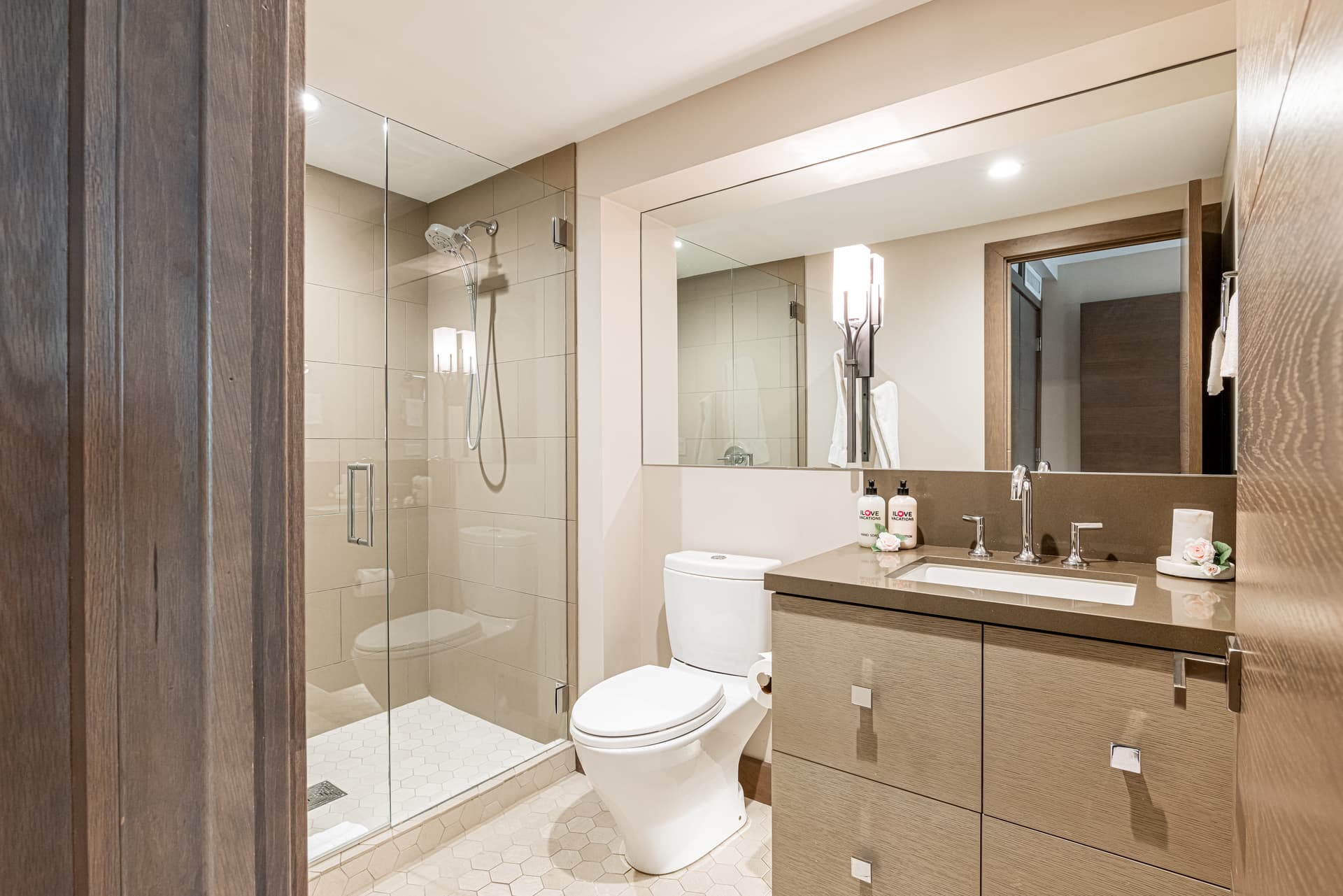 Penthouse on Main E + F - Image 39