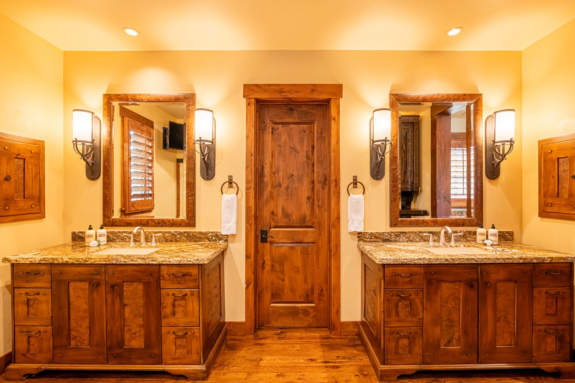 Ranch Club Cabin - Image 35