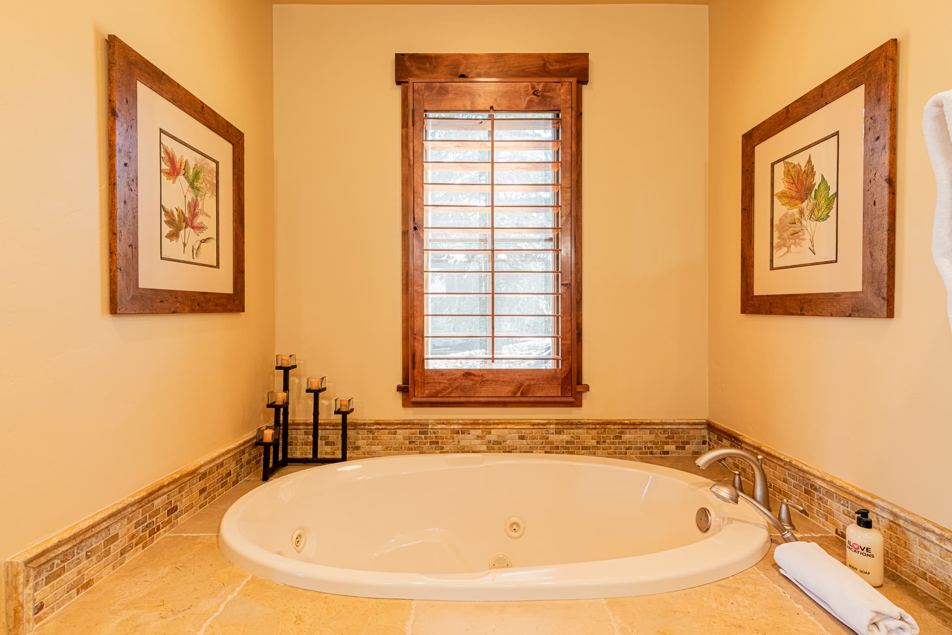 Ranch Club Cabin - Image 38