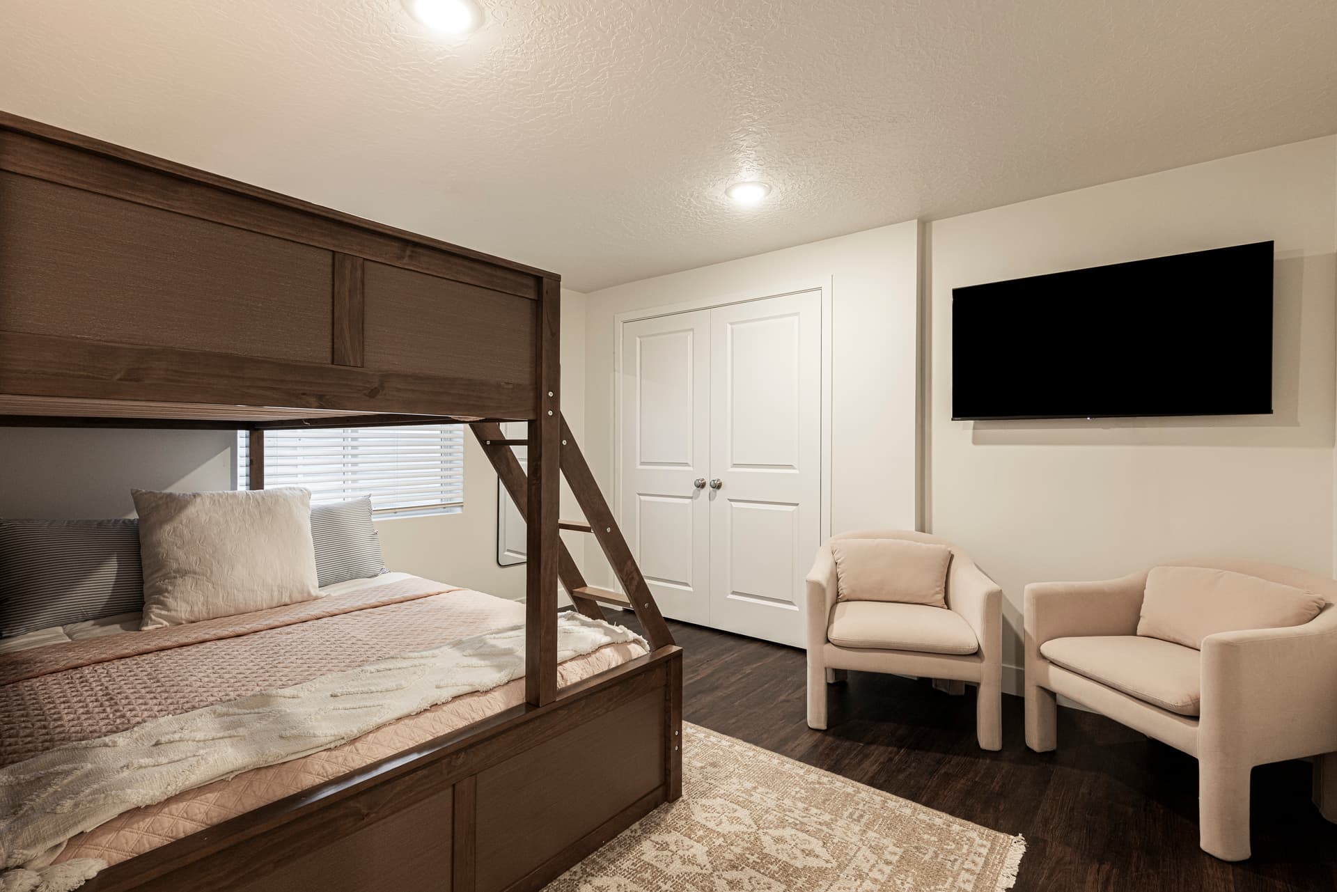 Redbud Hideaway - Image 32