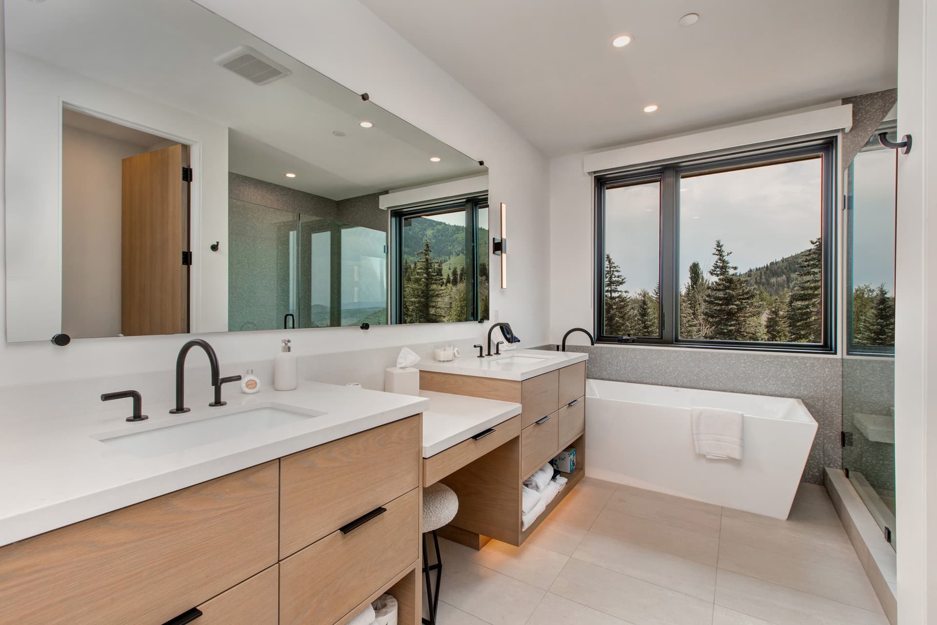 Ridgeline Contemporary - Image 26