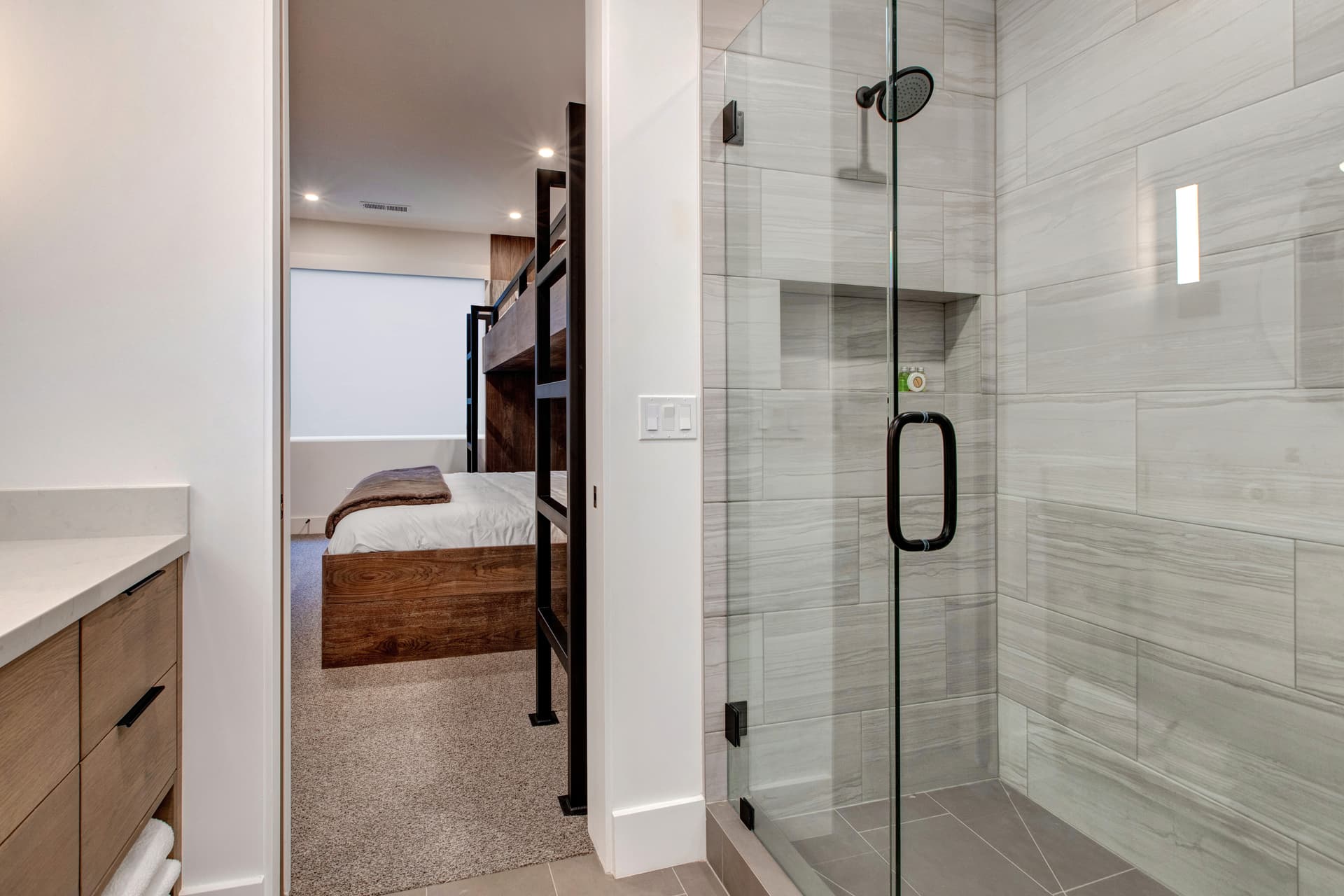 Ridgeline Contemporary - Image 32