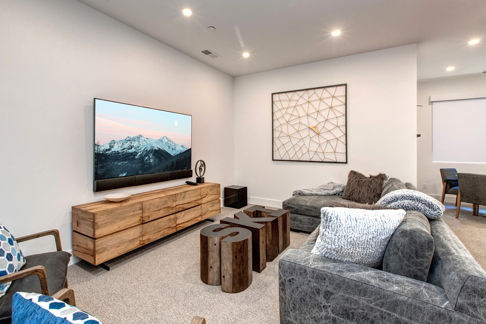 Ridgeline Contemporary - Image 20