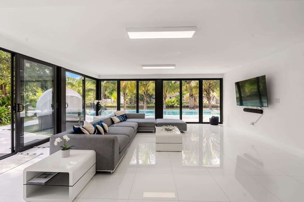 El Portal Villa - Image 4