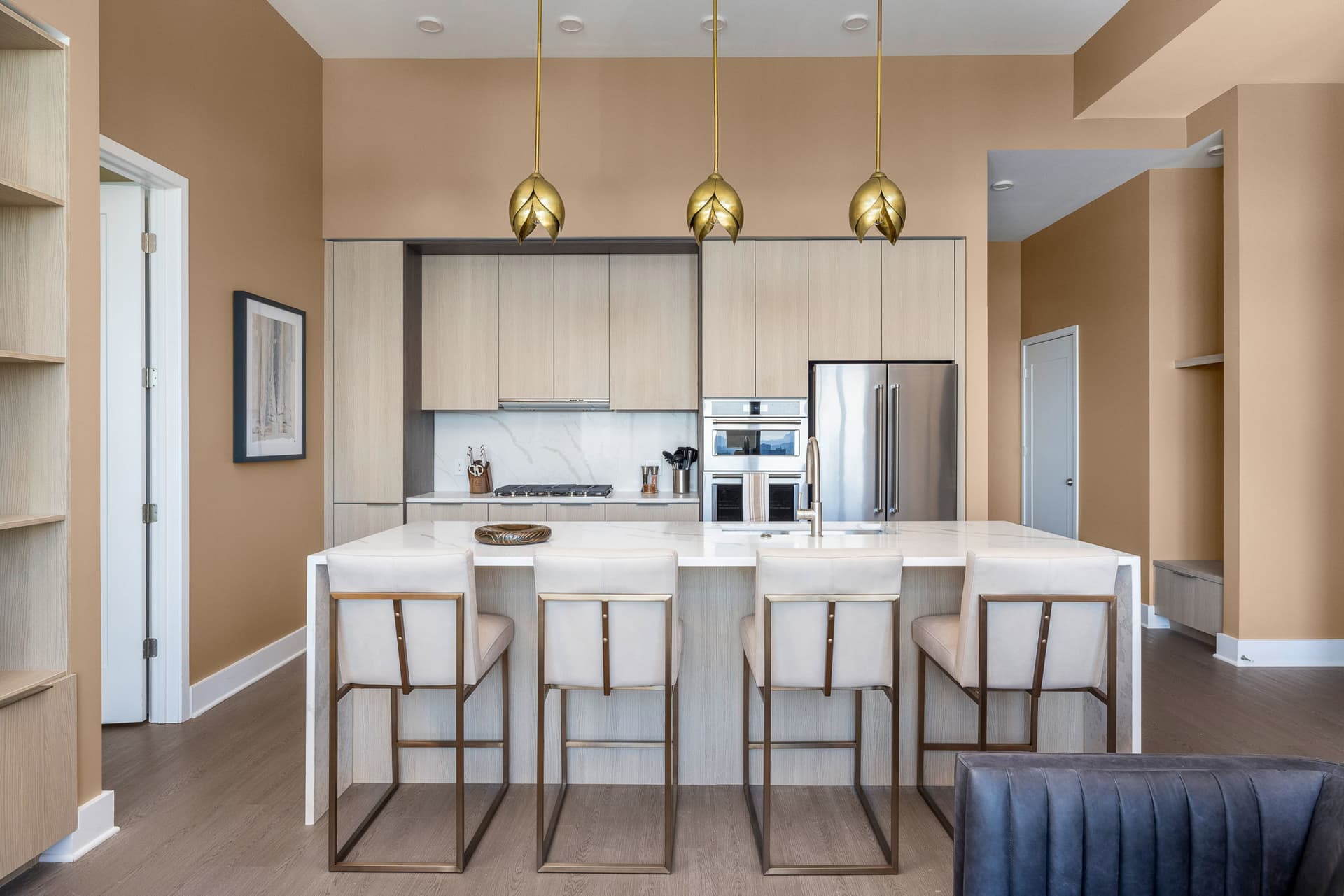 Peach Penthouse - Image 4