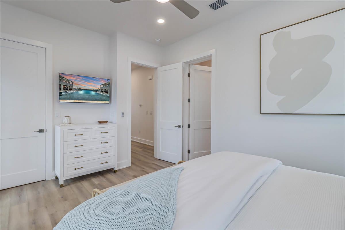 Pearly White - Image 19