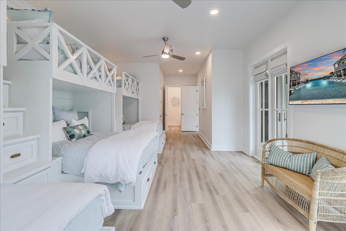 Pearly White - Image 25