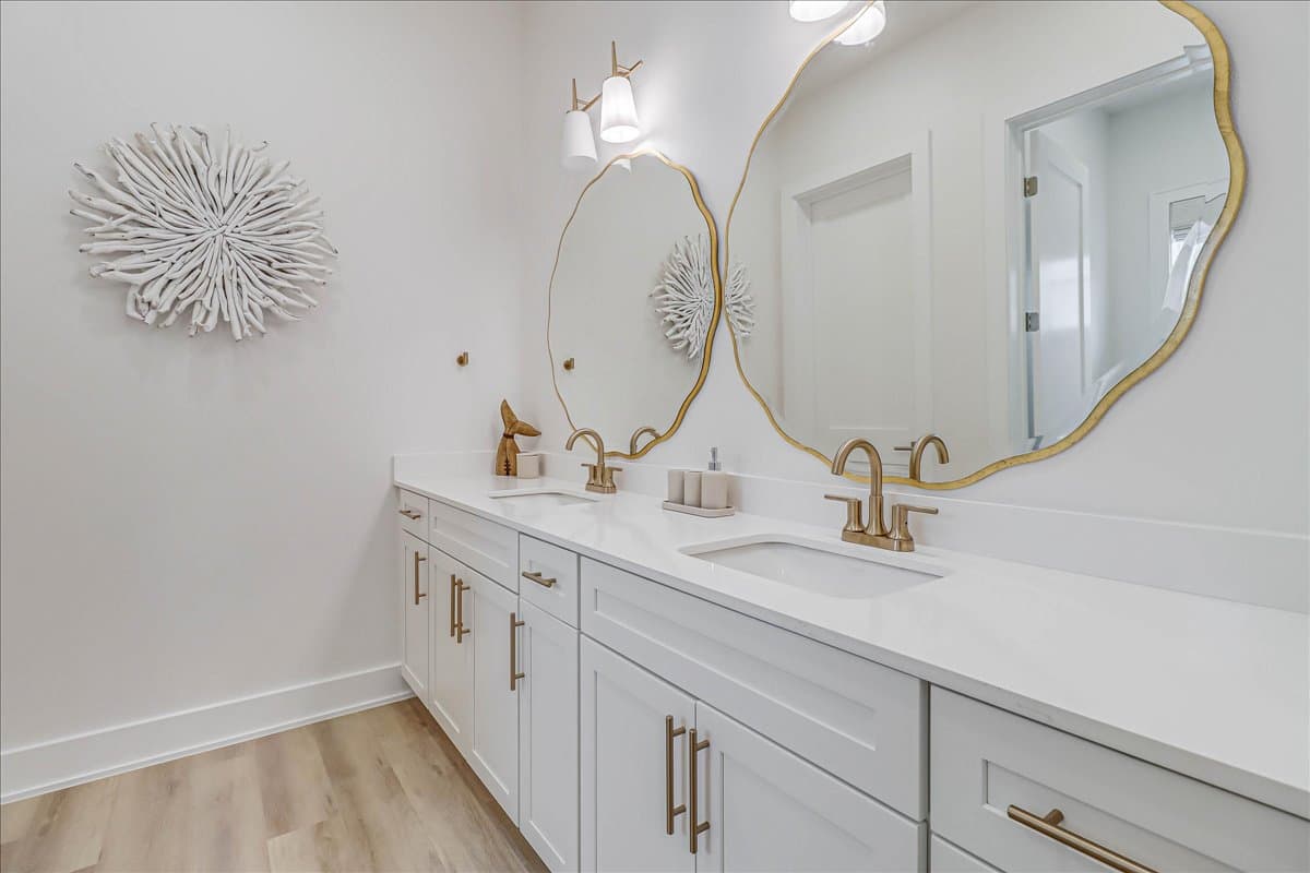 Pearly White - Image 35