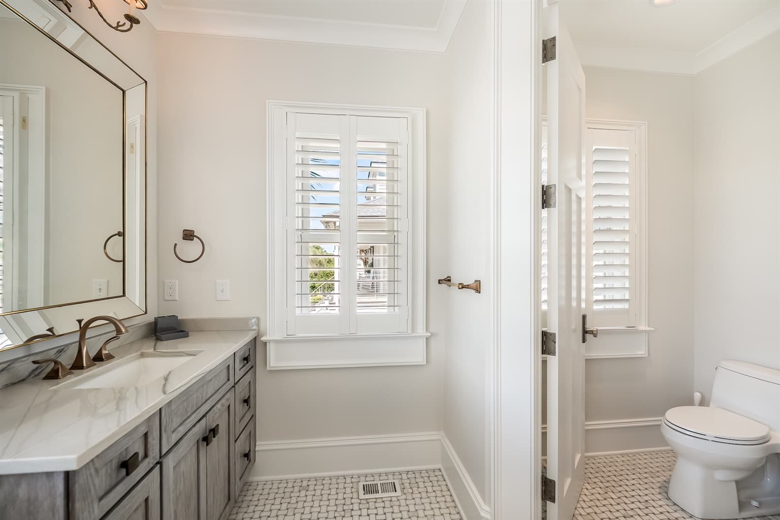 Beach Shelter - Image 44