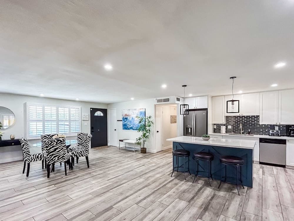 Sunny Phoenix - Image 5