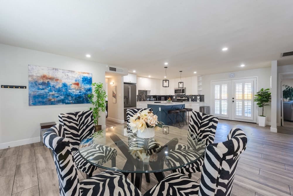 Sunny Phoenix - Image 19