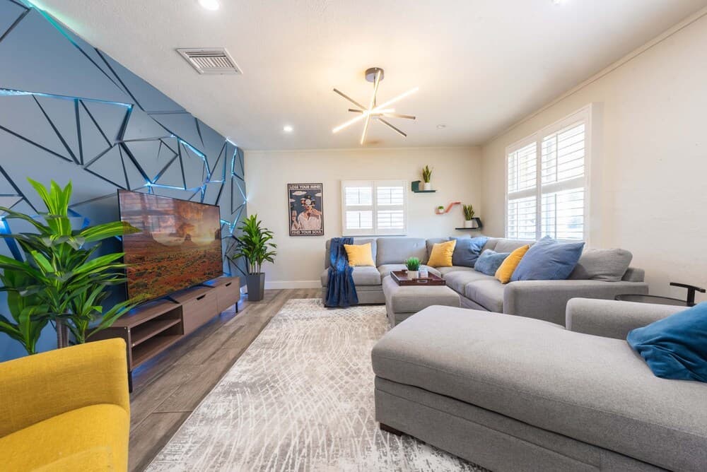 Sunny Phoenix - Image 5