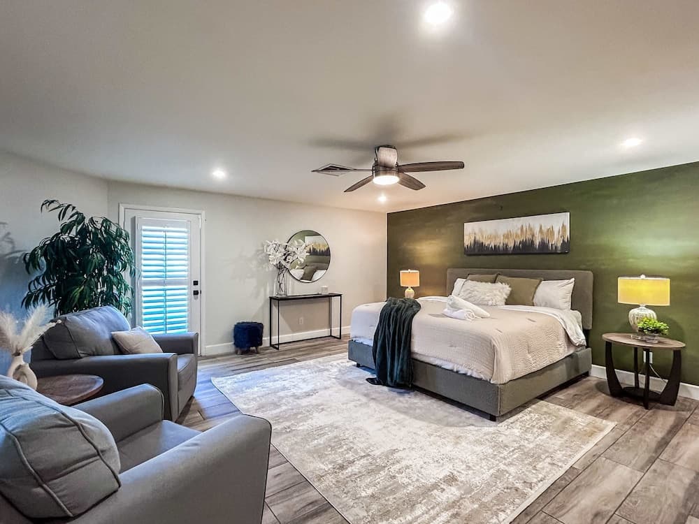 Sunny Phoenix - Image 4