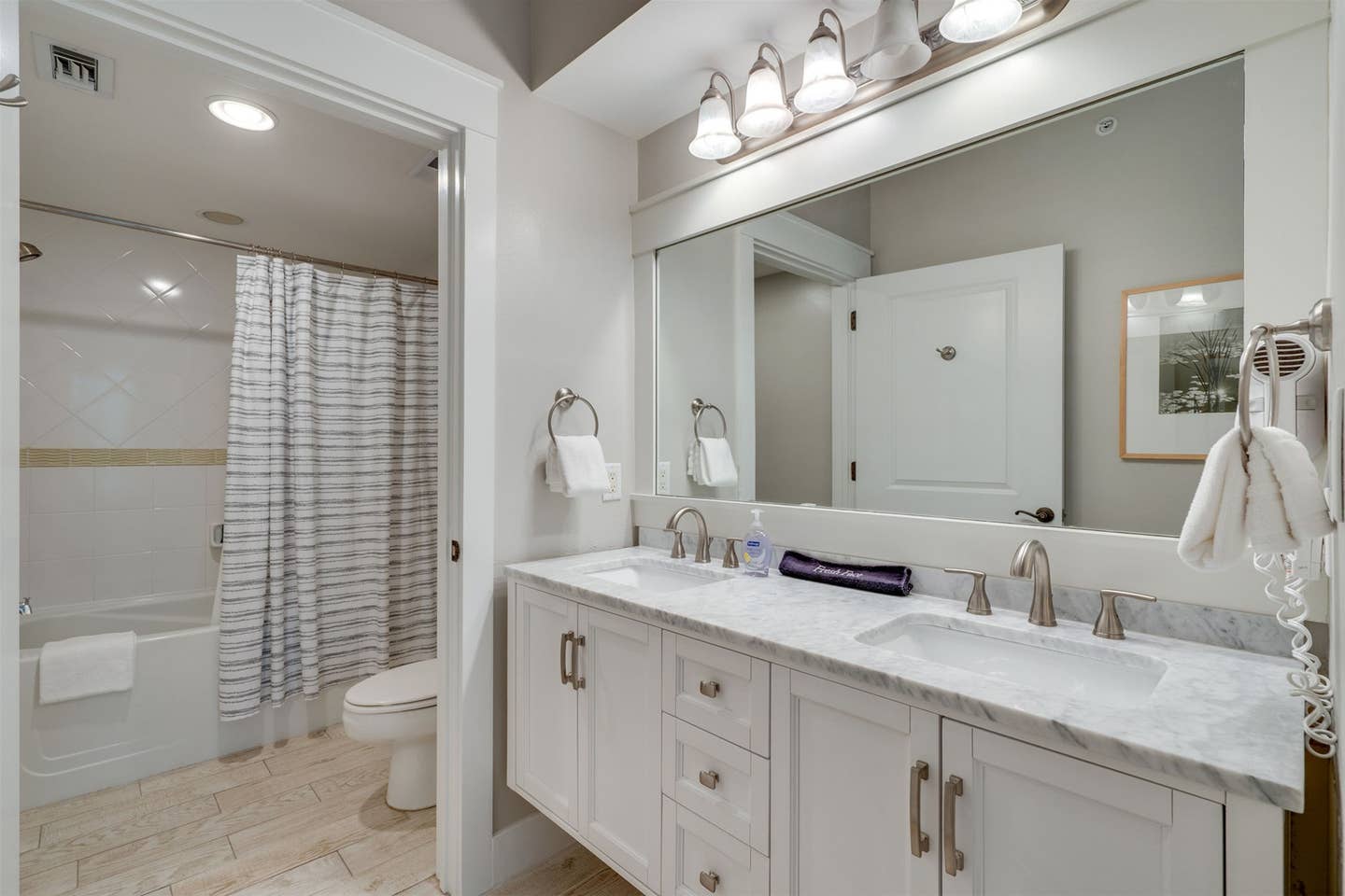 Pilot House - Image 11