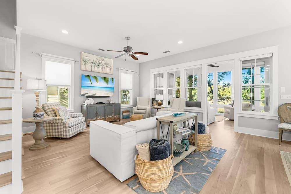 Pineapple and Palms - Image 4