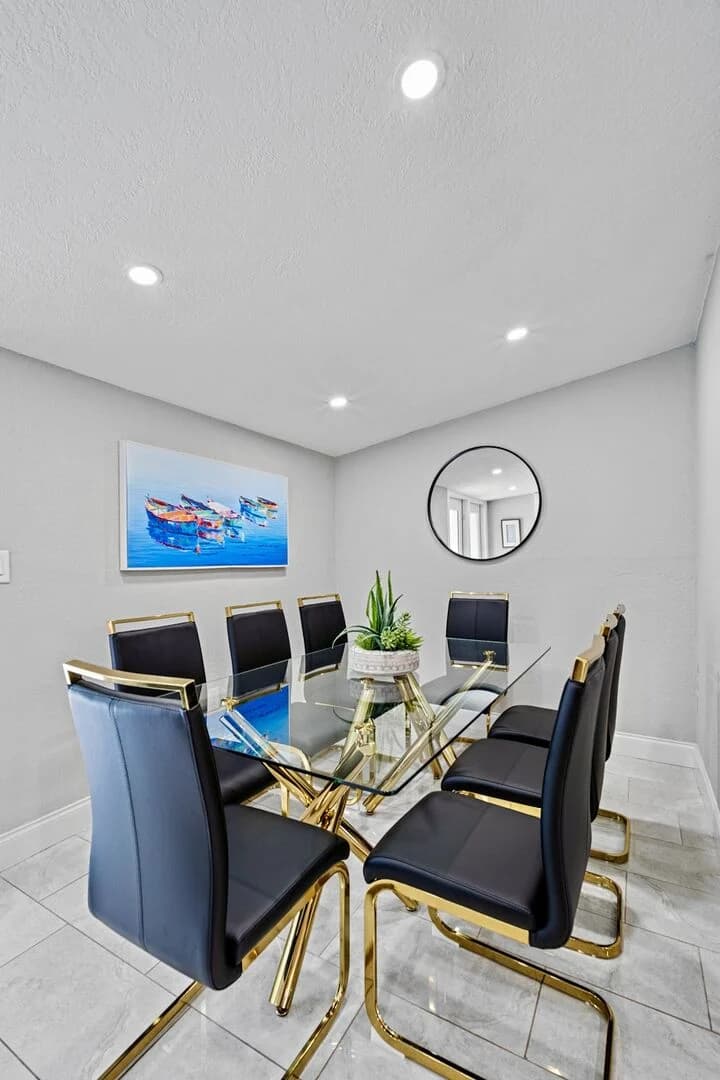 Wilton Manor - Image 12