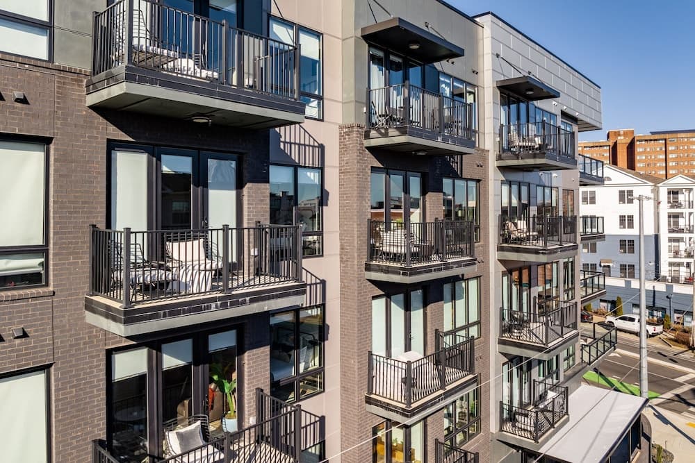 Outlaw's Den - Image 30