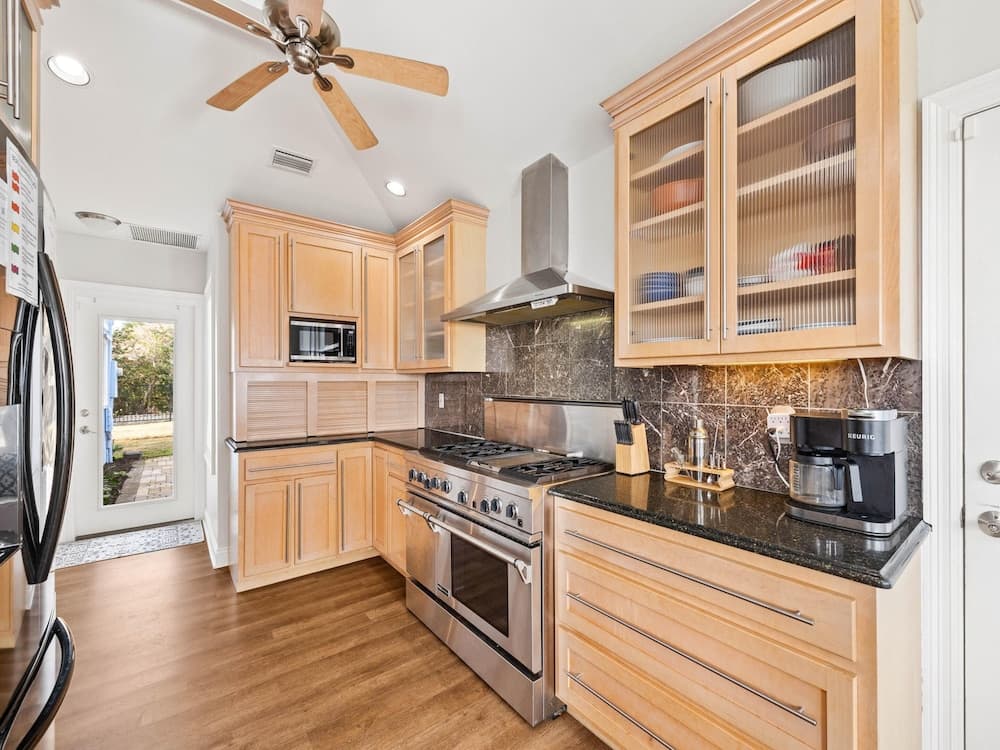 Front Beach Paradise - Image 10