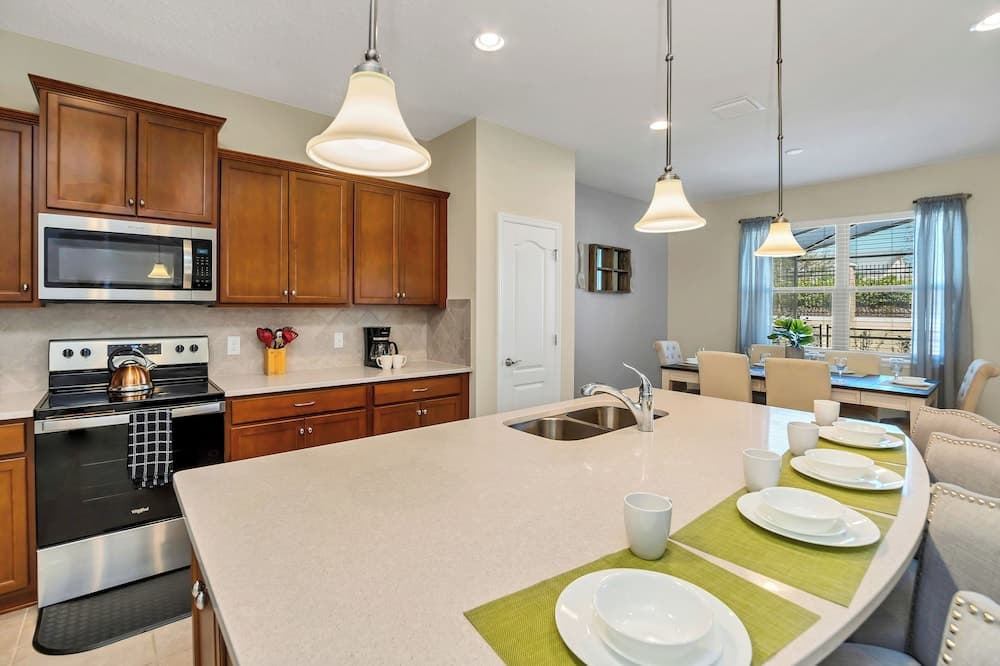 Zurich Villa - Image 11