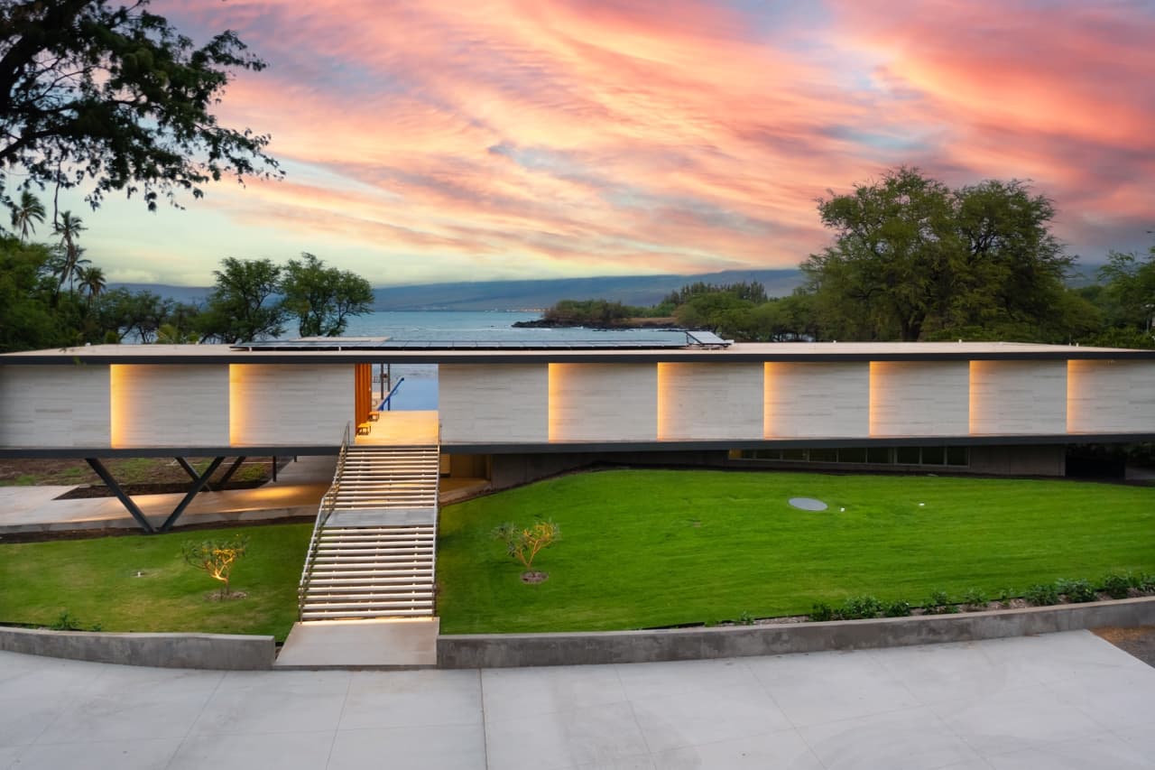 Puako’s Ocean Edge Modern Estate - Image 3