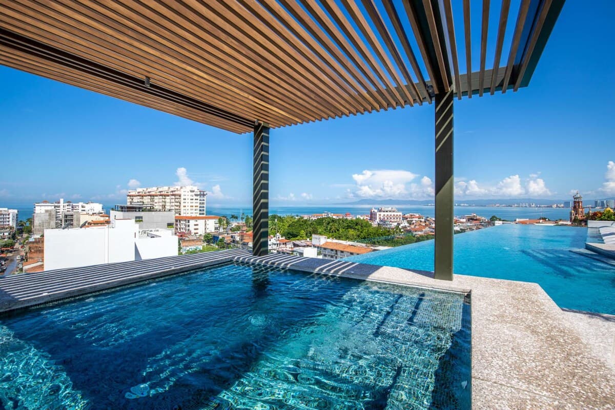 White Wave Residence - Image 17