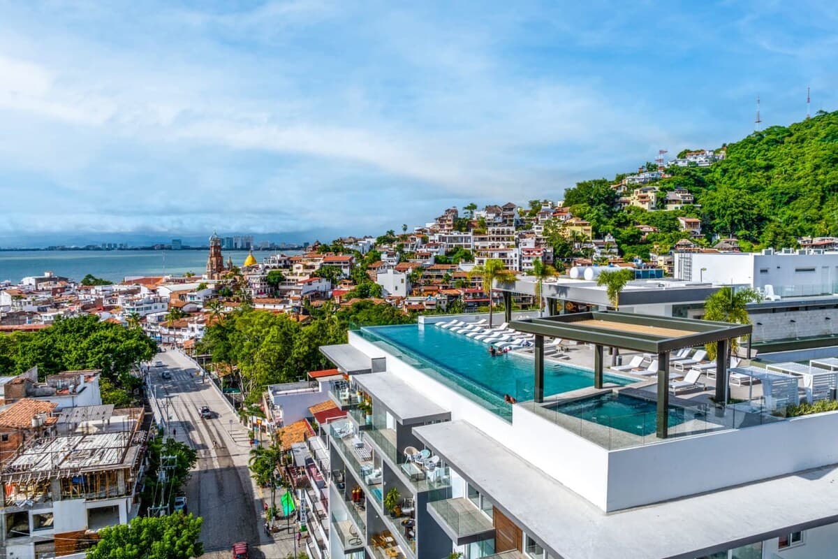 White Wave Residence - Image 18