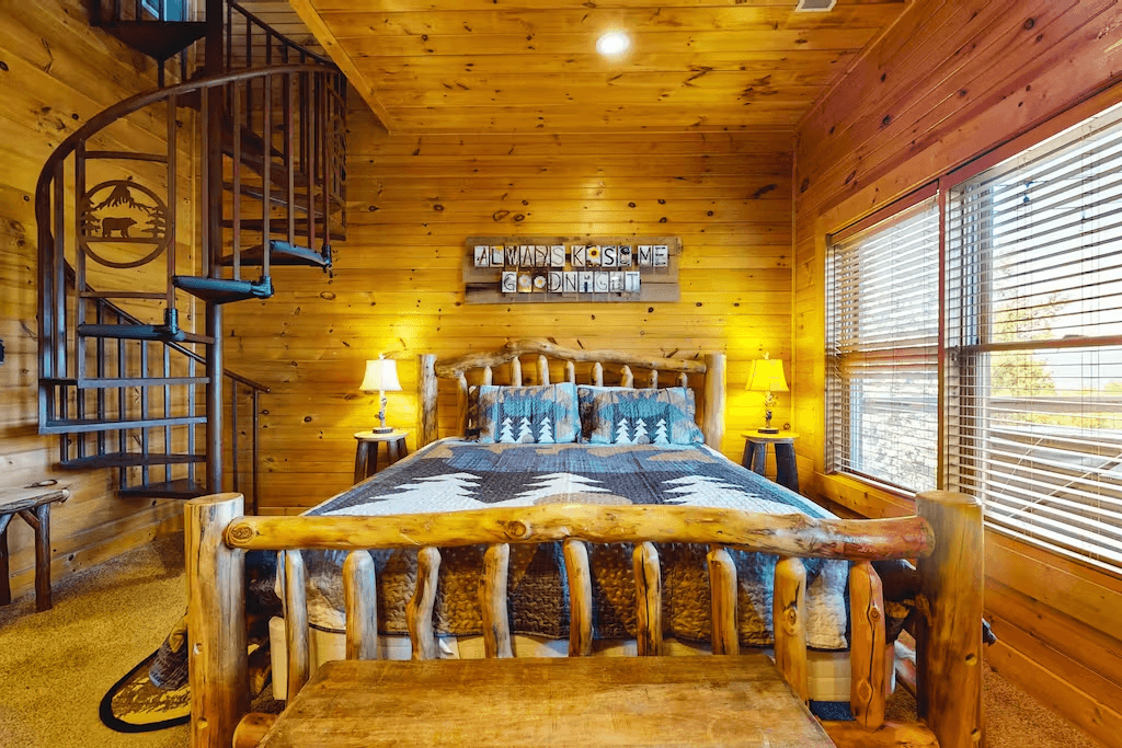 Little Black Bear Retreat - Image 12