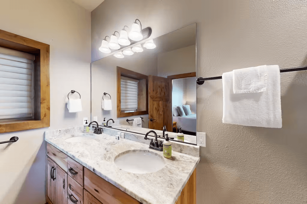 Lakefront Marvel - Image 28