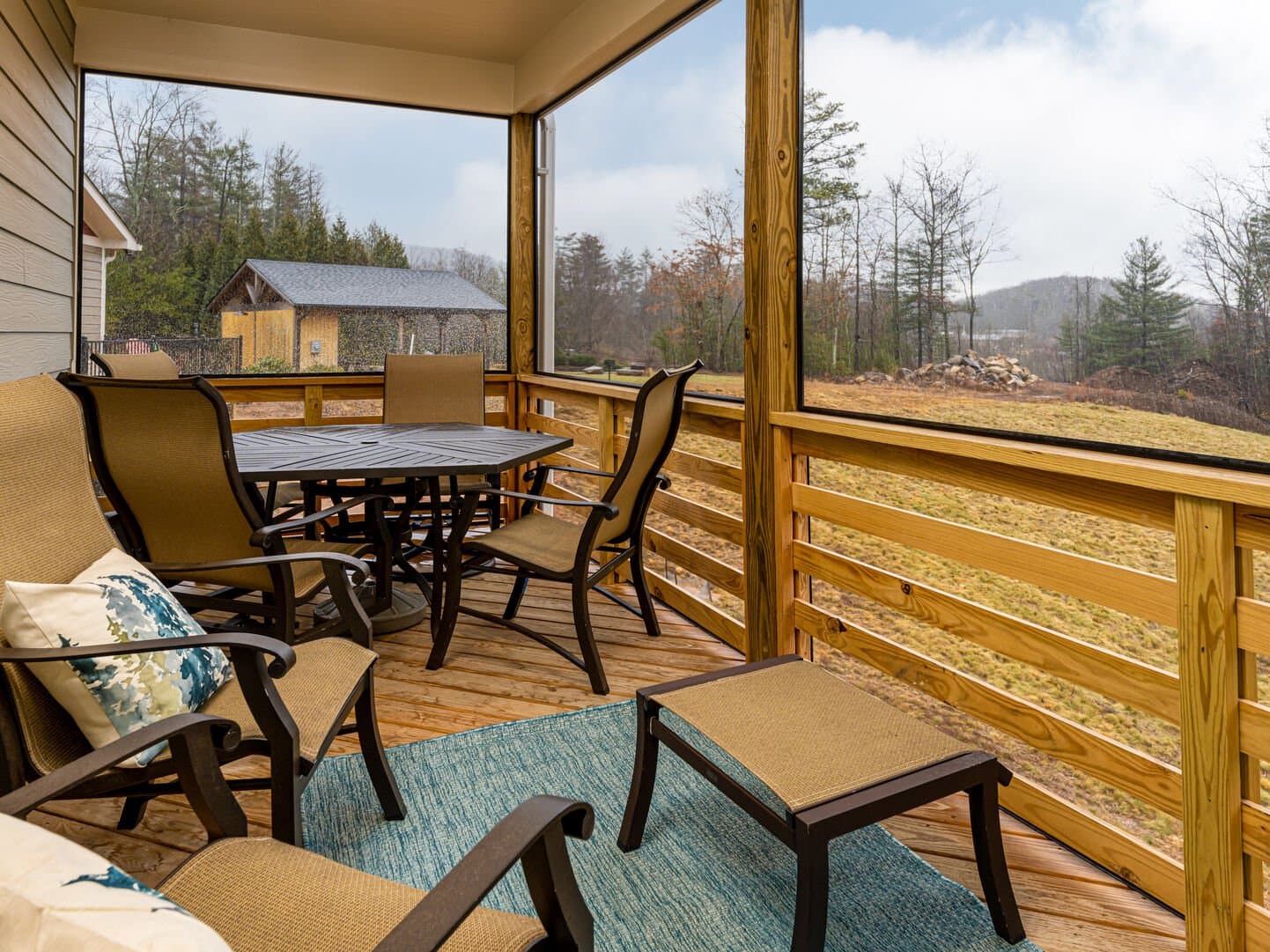 Land Of The Pines Home - Image 31