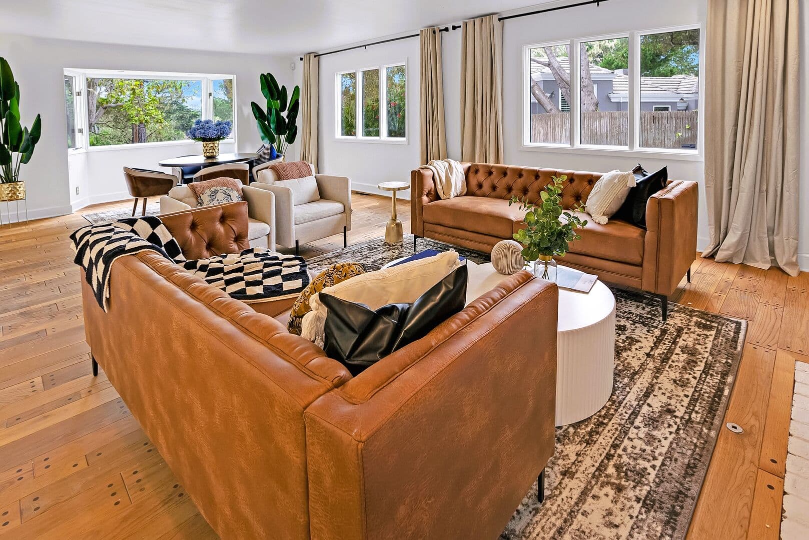 Pebble Modern Home - Image 4