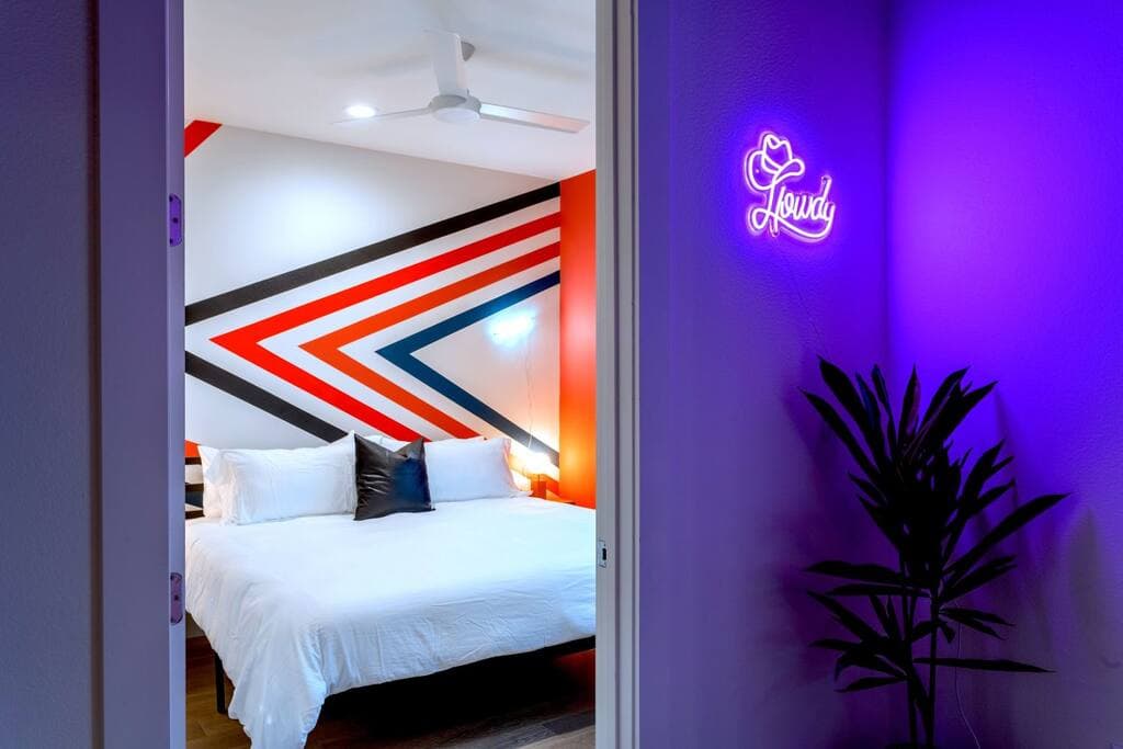 Queen's Gambit - Image 24