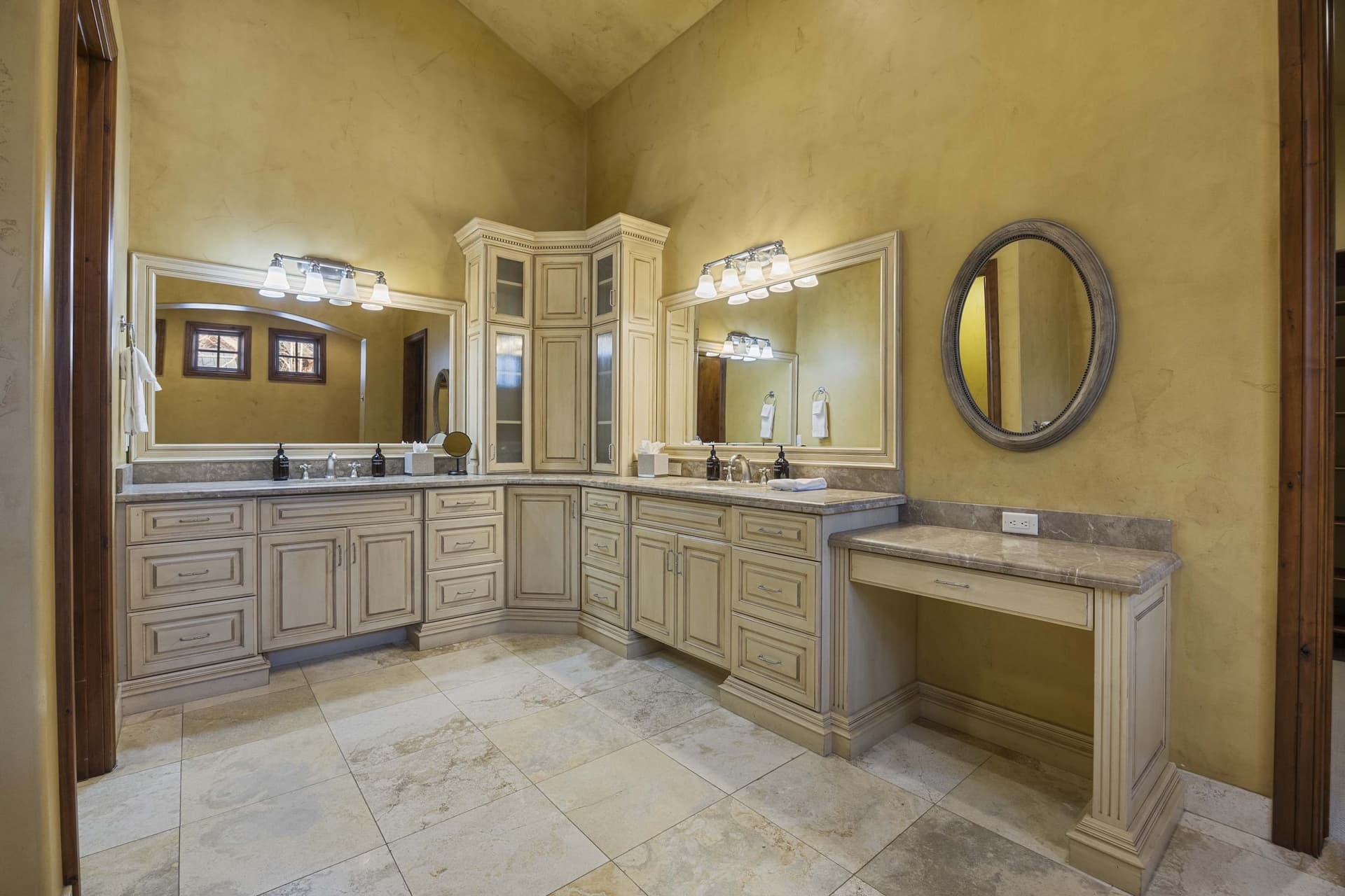 Luxury Mountain Retreat - Image 13