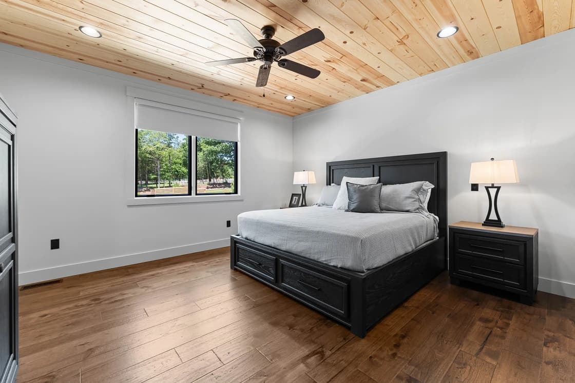 Lakefront Serenity Lodges - Image 20