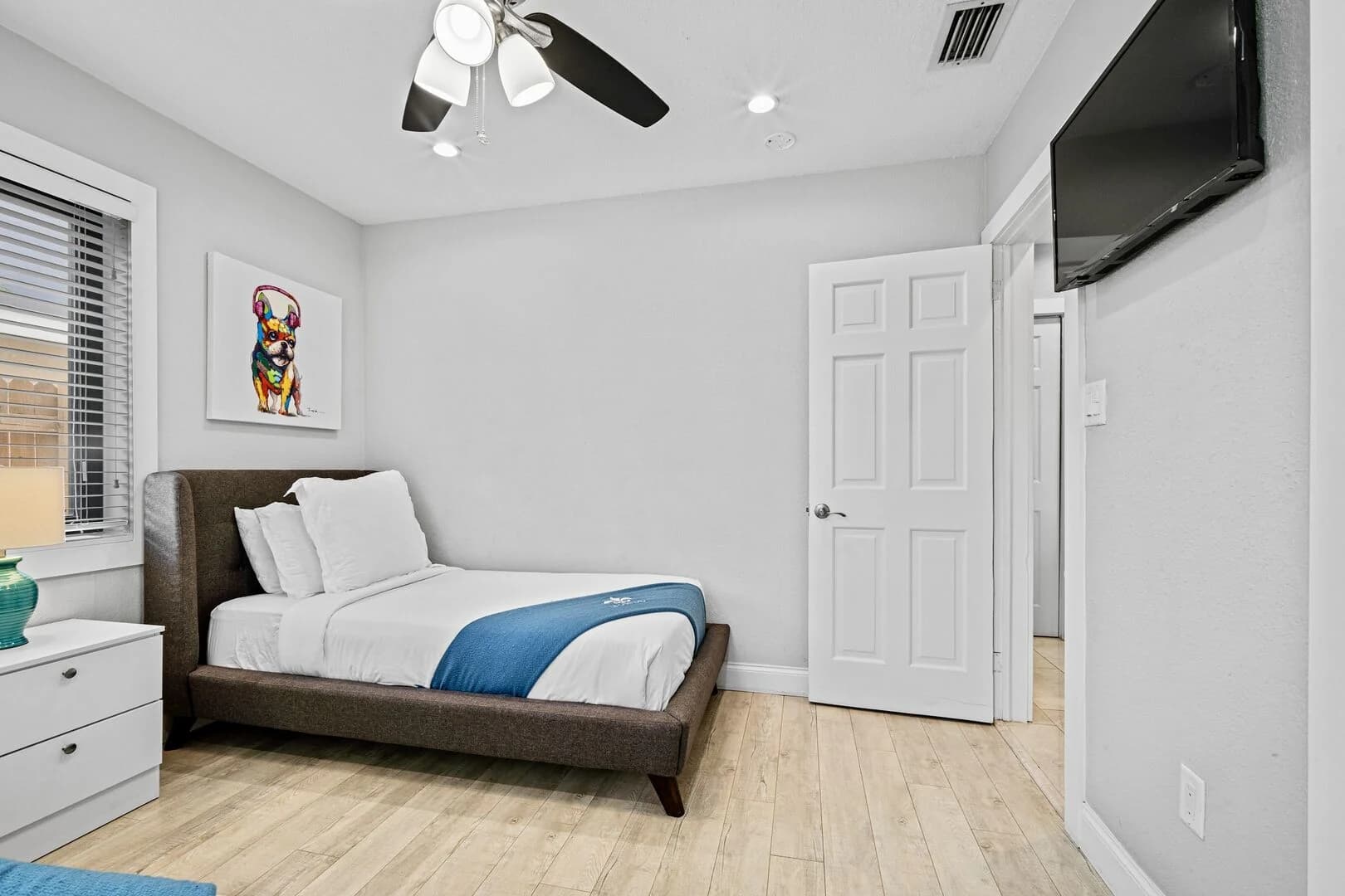 Wilton Manor - Image 22