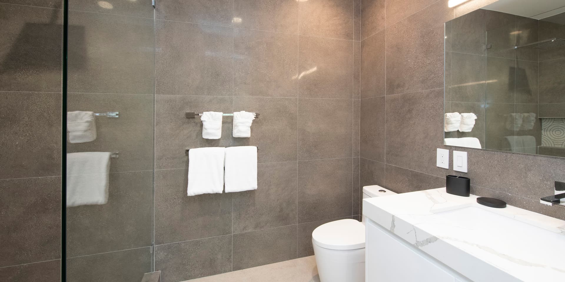 Ocean Whisper Haven - Image 20