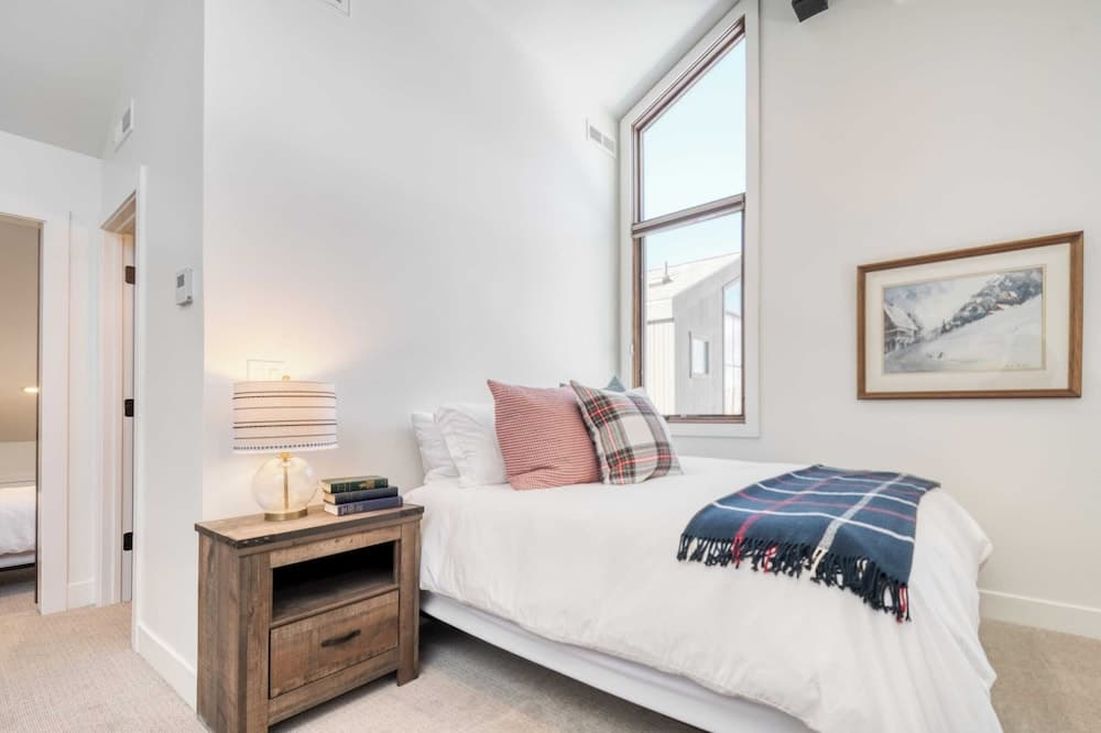 Quicksilver Town House - Image 12