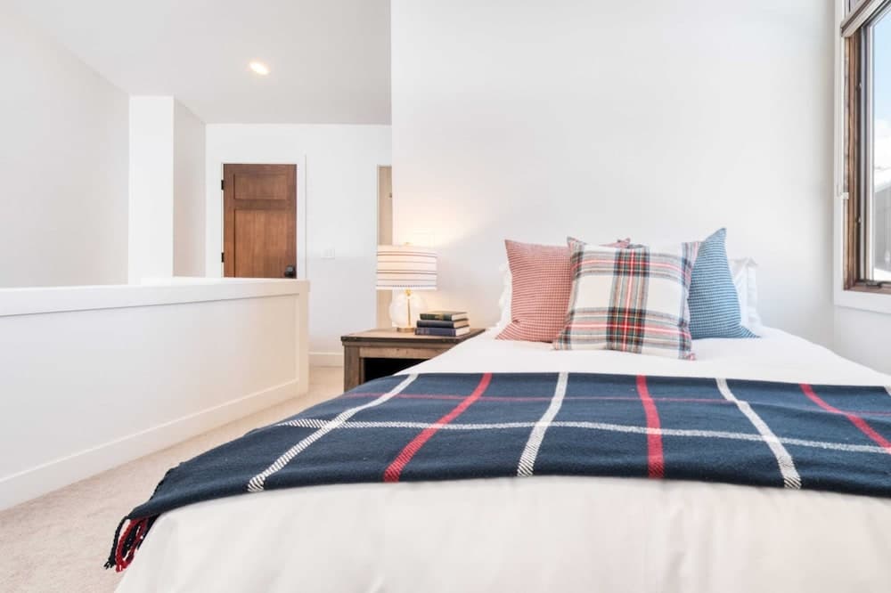 Quicksilver Town House - Image 13