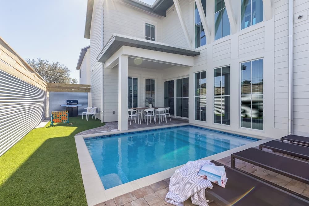 Casa Blanca - Image 1