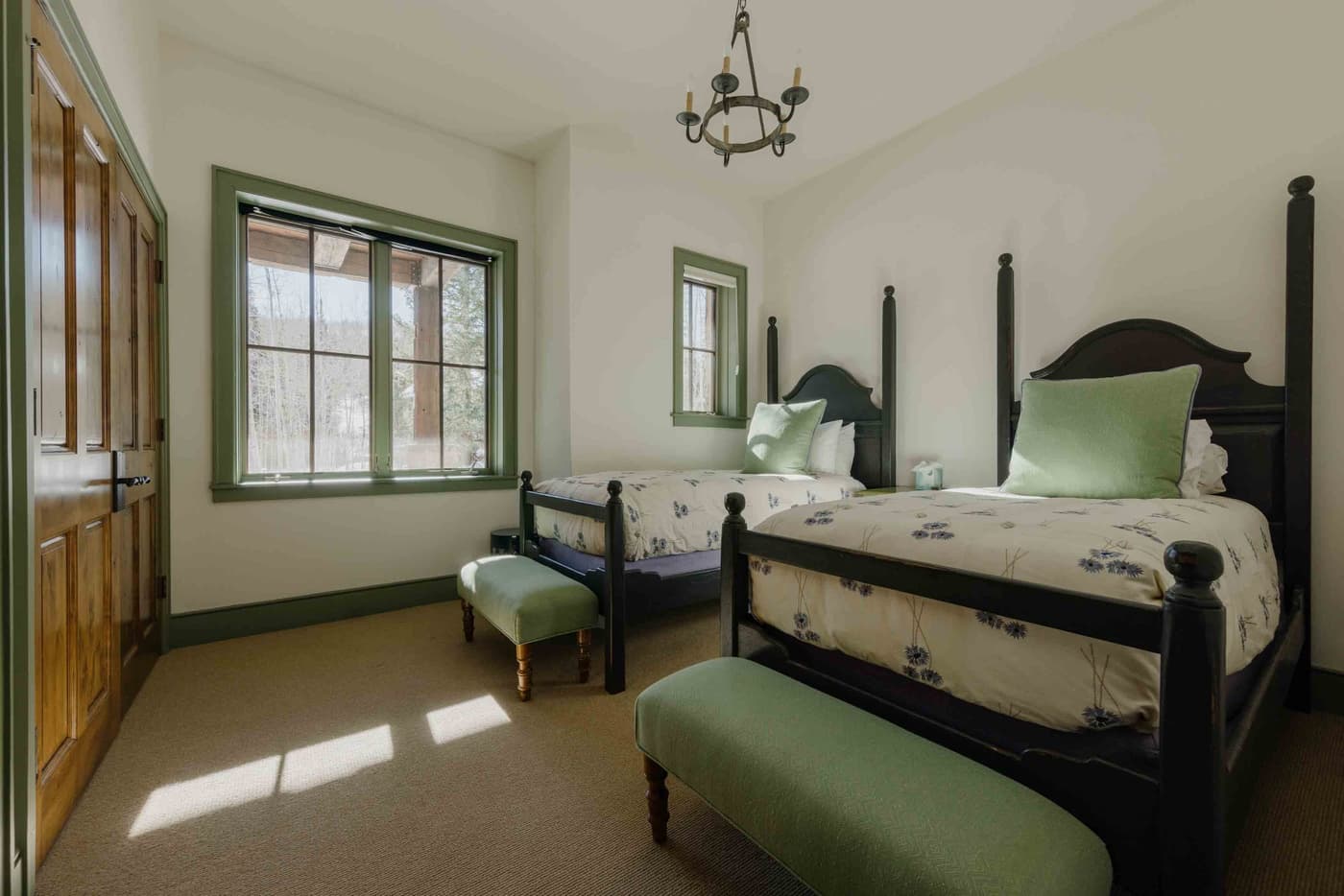 Elk Lake Lodge - Image 22