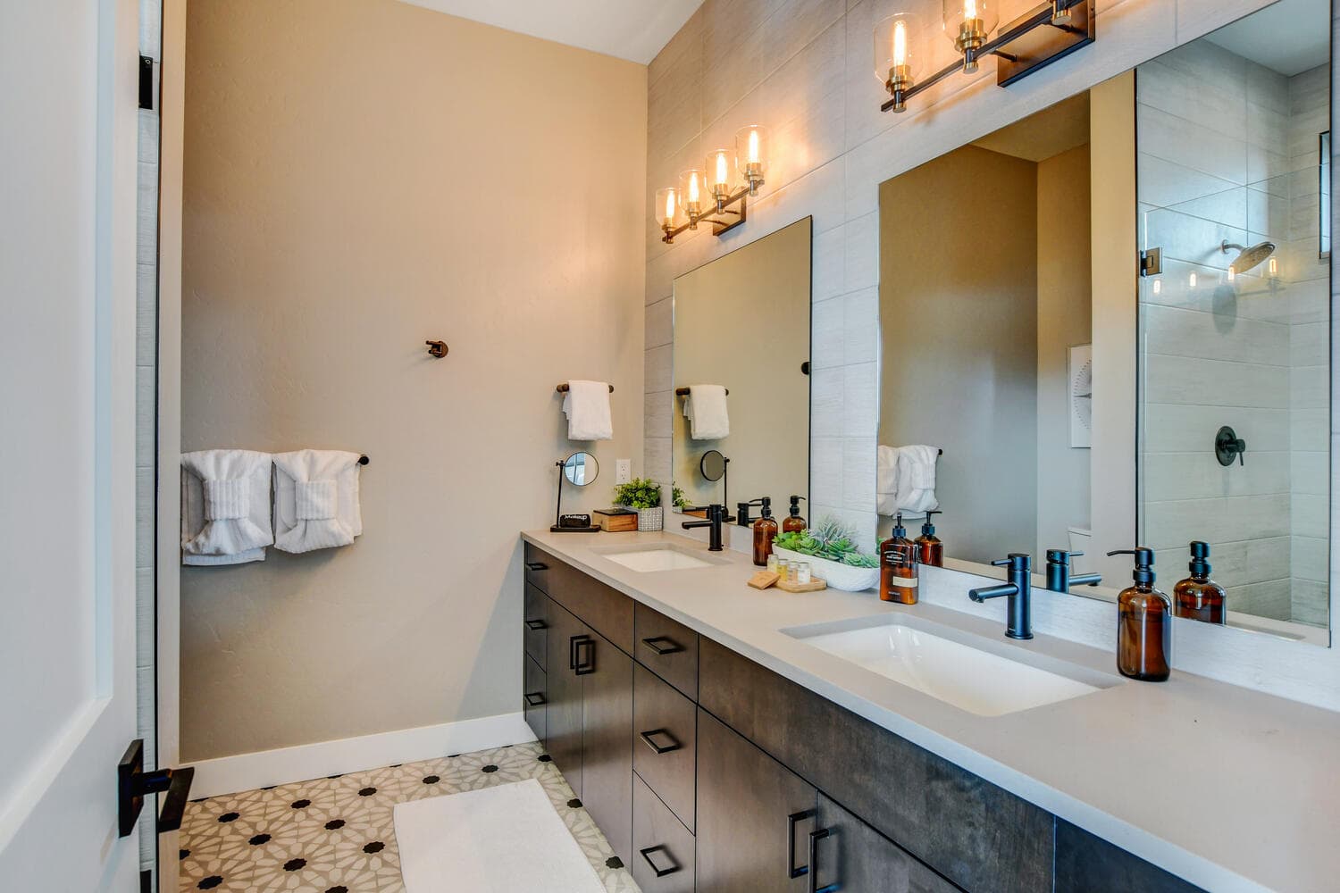 Rendezvous Home #96 - Image 16