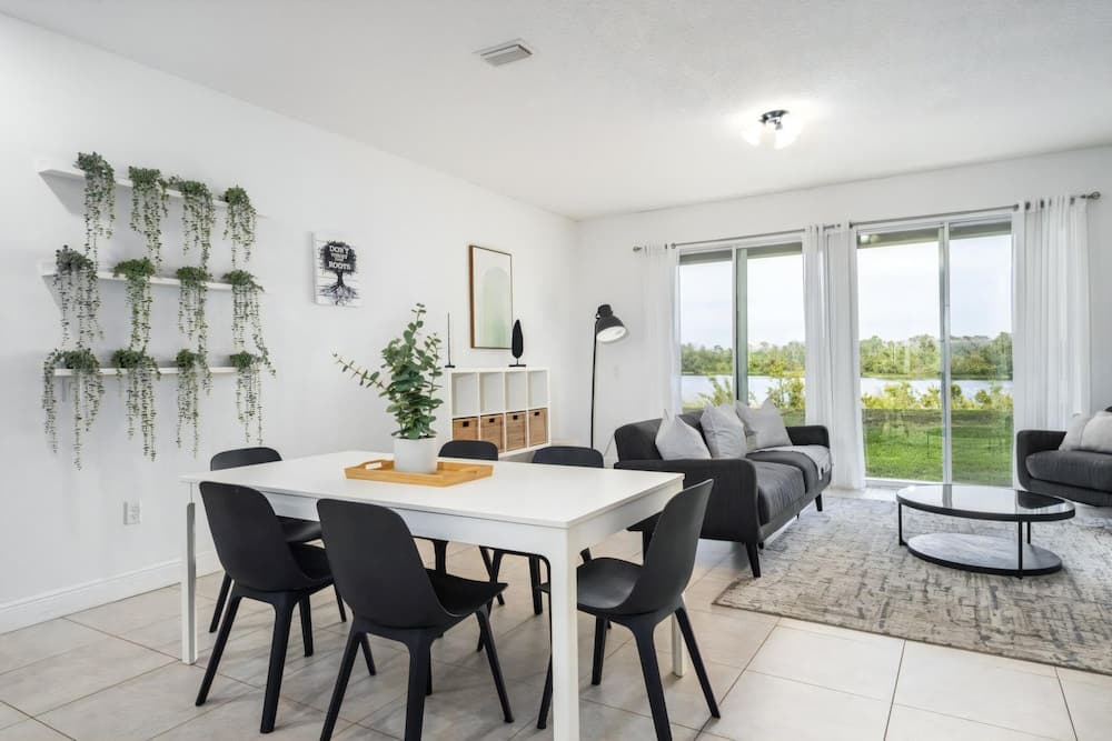 Cheerful Paradise - Image 9