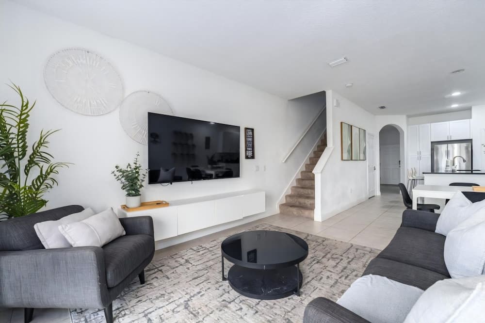 Cheerful Paradise - Image 4