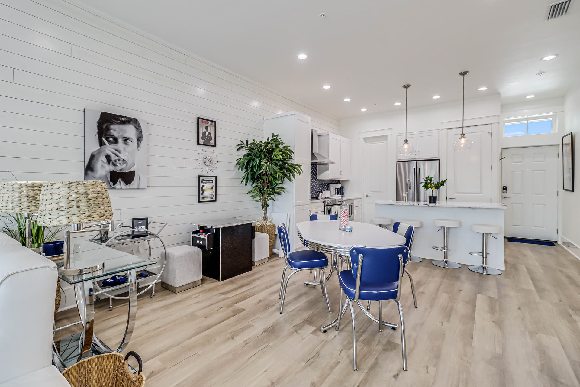 Retro Retreat - Image 4