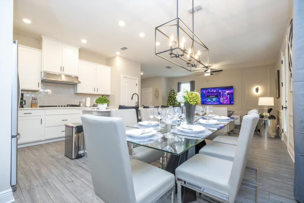 Playful Palms - Image 9